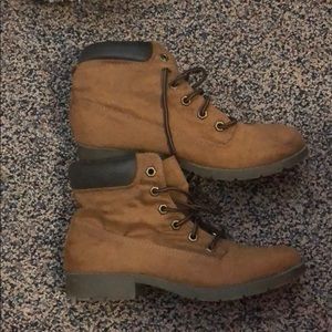 Cute fall tie up brown boots!